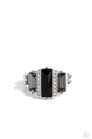 Paparazzi A GLITZY Verdict - Black Ring