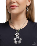 Paparazzi Seeing FLORAL- Green Necklace