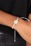 Paparazzi DAISY Little Thing - White