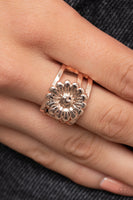 Paparazzi Roadside Daisies - Rose Gold