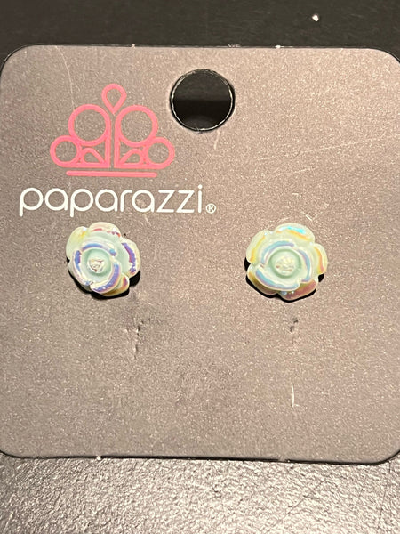 Paparazzi Starlet Simmer- Earrings FlowerIridescent